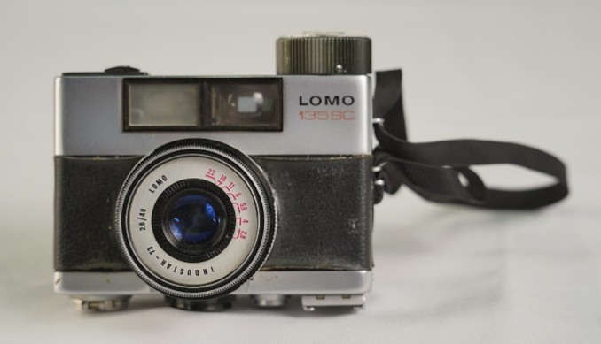 Fotoaparát LOMO 135BC – predný pohľad