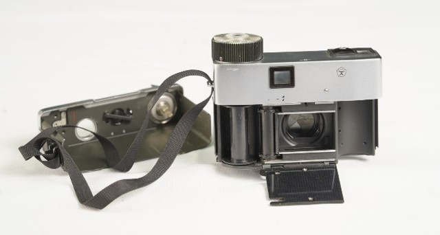 Fotoaparát LOMO 135BC – zadný pohľad
